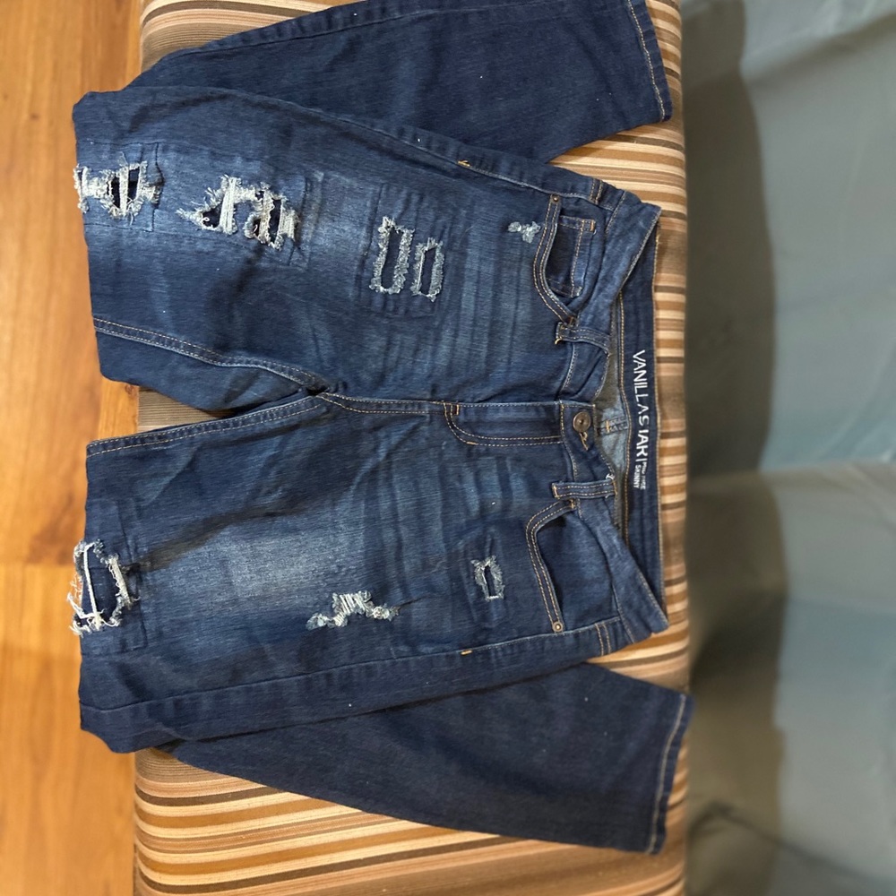Ripped skinny jeans